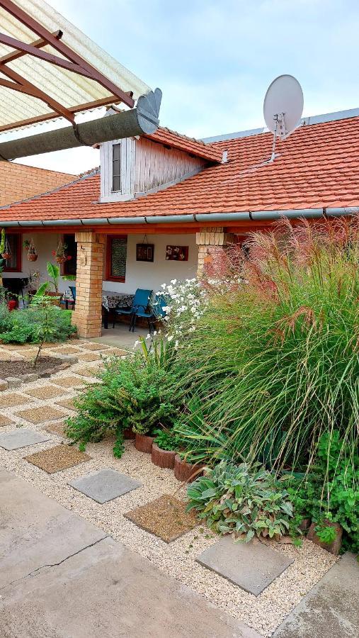 Mandula Apartman Szeged Exterior foto